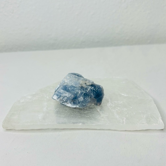 Blue Calcite Crystal - Picture 4 of 4